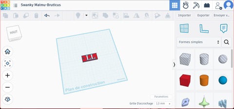 Interface de TinkerCad : plan de travail quadrillé au centre, bibliothèque des formes à droite